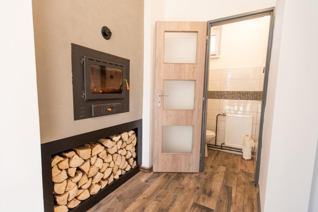 Ubytovani Na Samote - Apartman U Tesaru Komarice Exterior photo