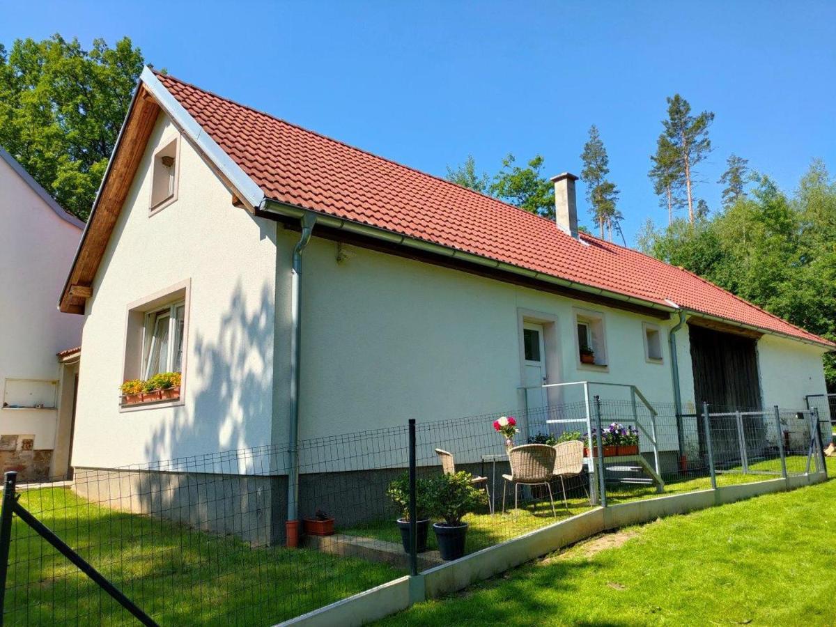 Ubytovani Na Samote - Apartman U Tesaru Komarice Exterior photo