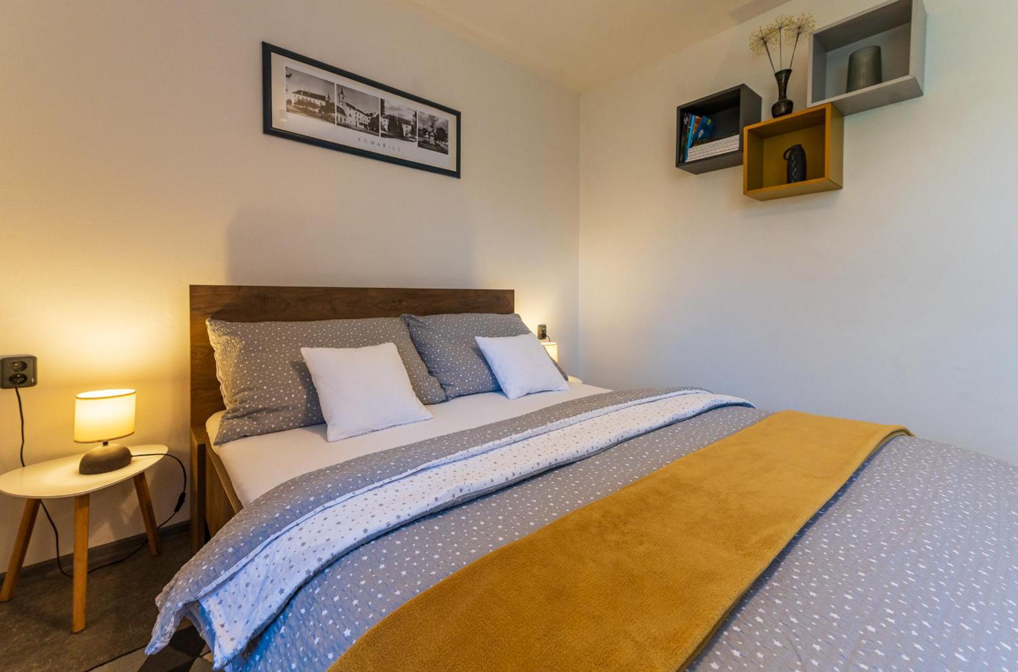 Ubytovani Na Samote - Apartman U Tesaru Komarice Exterior photo